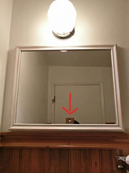 27 случаев, когда зеркало в туалете удивило и рассмешило