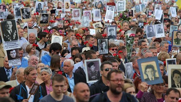 <br />
В Киеве началось шествие «Бессмертного полка»<br />
