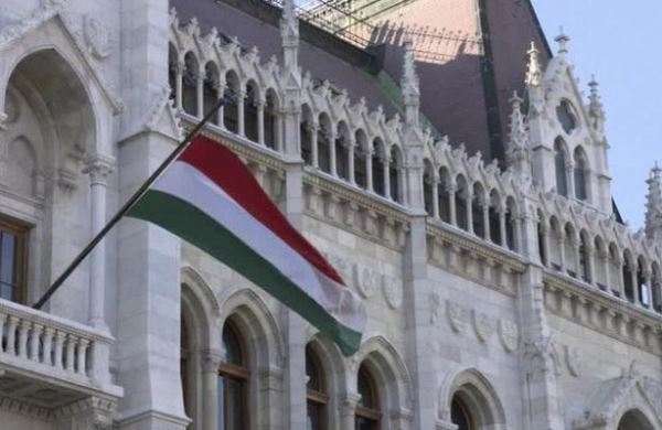 <br />
США призывают Венгрию решать с Украиной споры о языке без вмешательства НАТО<br />
