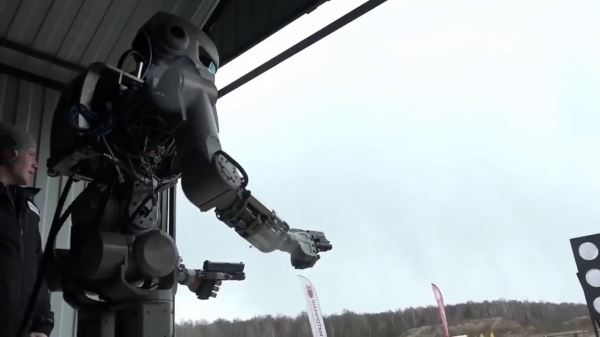 Пилотом российского лунохода миссии «Луна-29» может стать человекоподобный робот