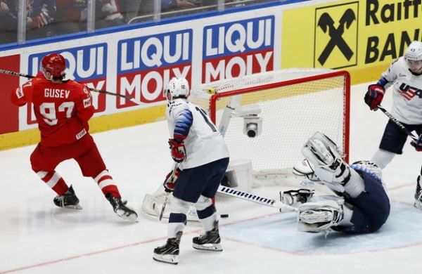 <br />
Сборная России обыгрывает команду США после первого периода четвертьфинала ЧМ по хоккею<br />

