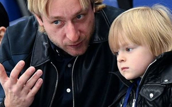 <br />
Сын Рудковской и Плющенко не будет ходить в школу<br />
