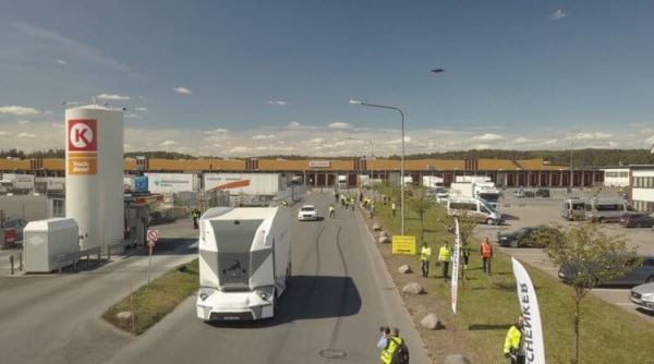 В Швеции началась коммерческая эксплуатация полностью автономного электрического грузовика