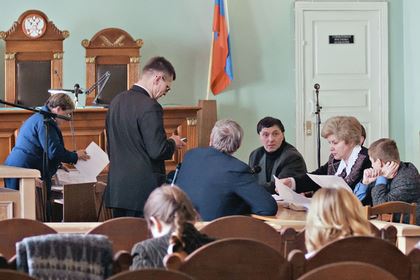 Российским присяжным разрешили судить подростков вместе со взрослыми