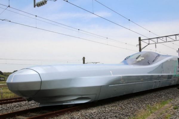 В Японии начались испытания самого быстрого в мире пассажирского поезда-пули Alfa-X
